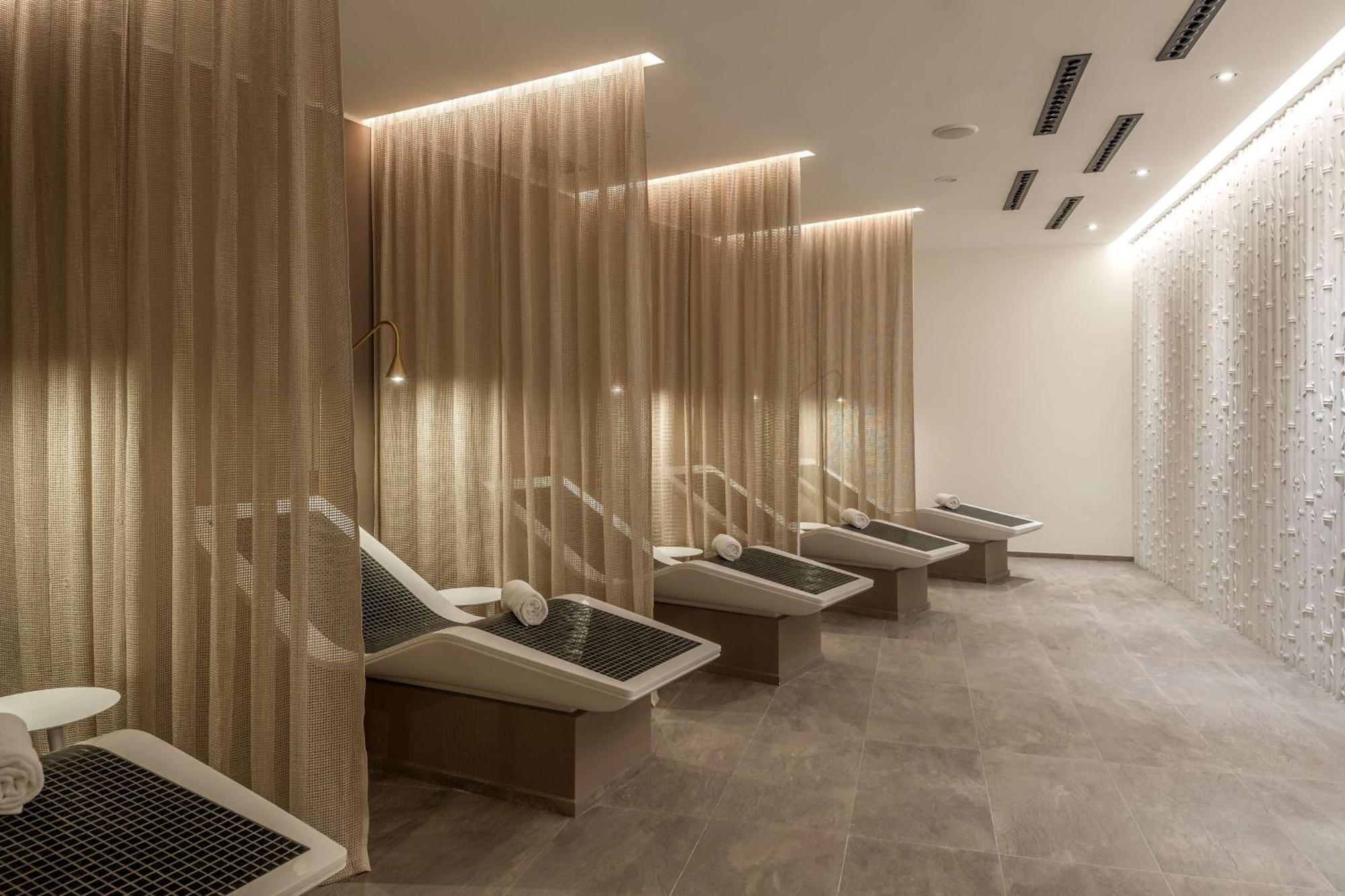 Doubletree By Hilton Yerevan City Centre Ngoại thất bức ảnh