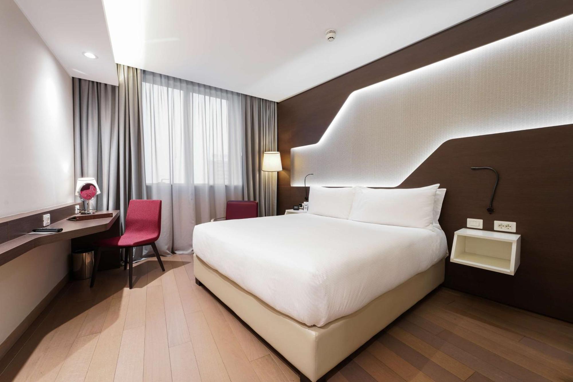 Doubletree By Hilton Yerevan City Centre Ngoại thất bức ảnh